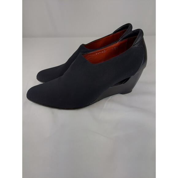 Donald J. Pliner Stretch Fabric Closed Toe Wedge Bootie Heels Shoes Womens 6.5 M - Picture 1 of 11